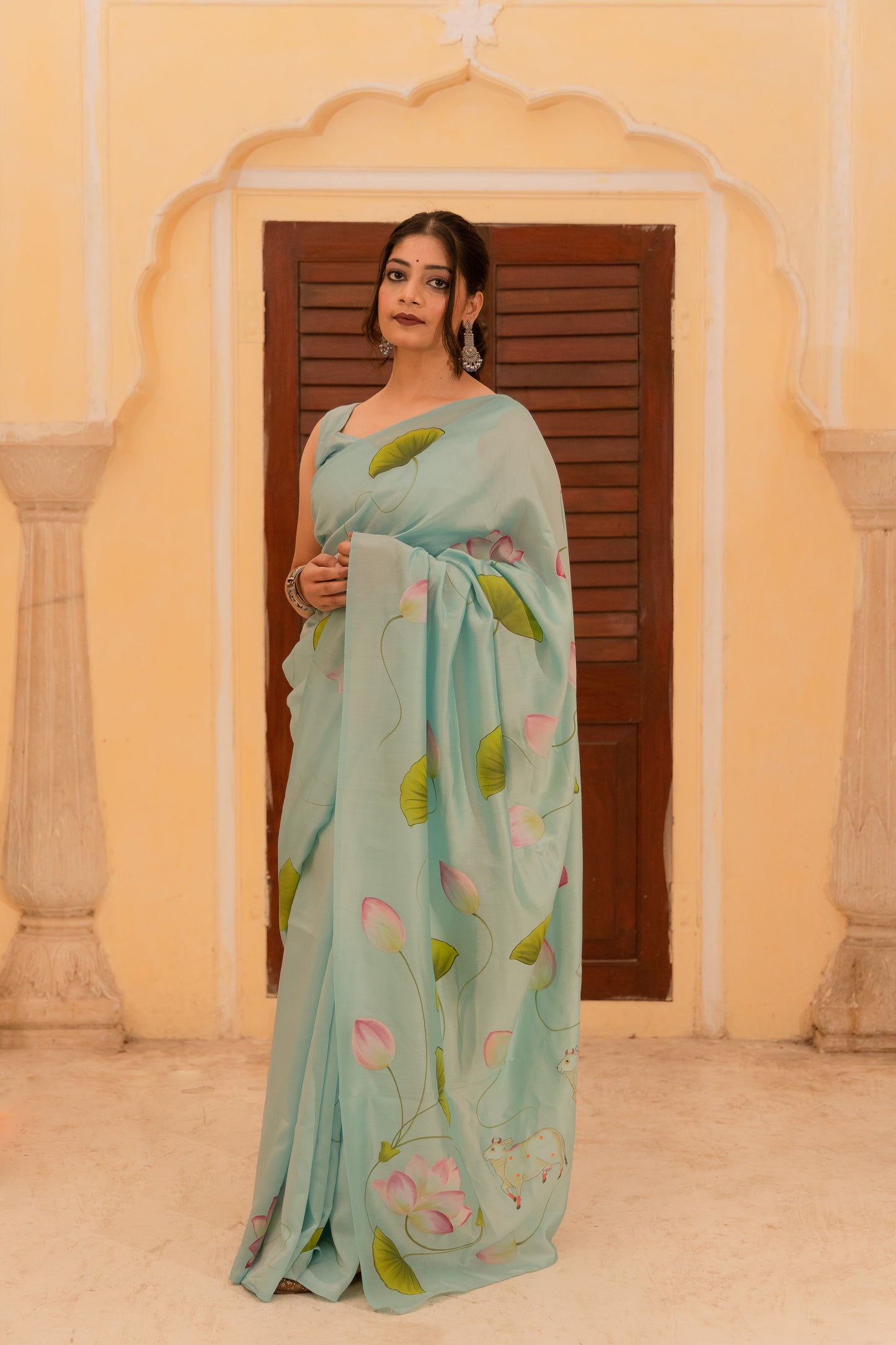 Wrapped in a masterpiece—Chanderi silk and Pichwai art 💚🌼