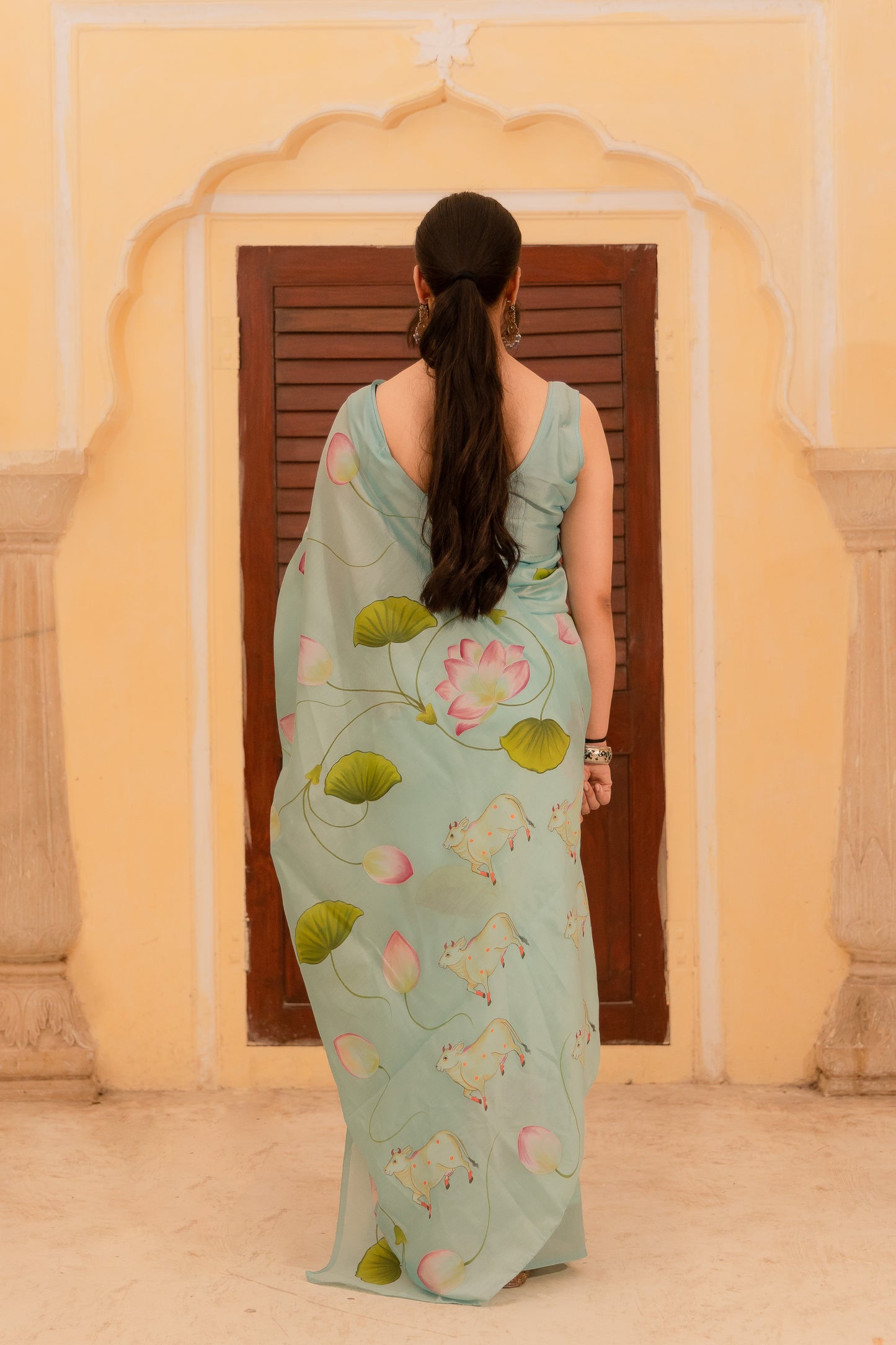 Wrapped in a masterpiece—Chanderi silk and Pichwai art 💚🌼