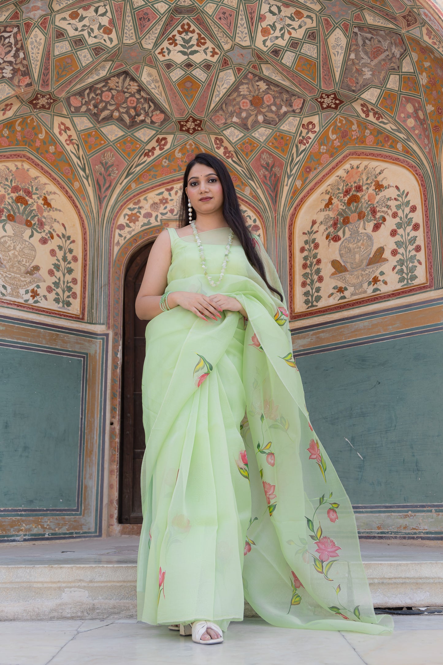A canvas of silk, adorned with nature’s palette. 🌼