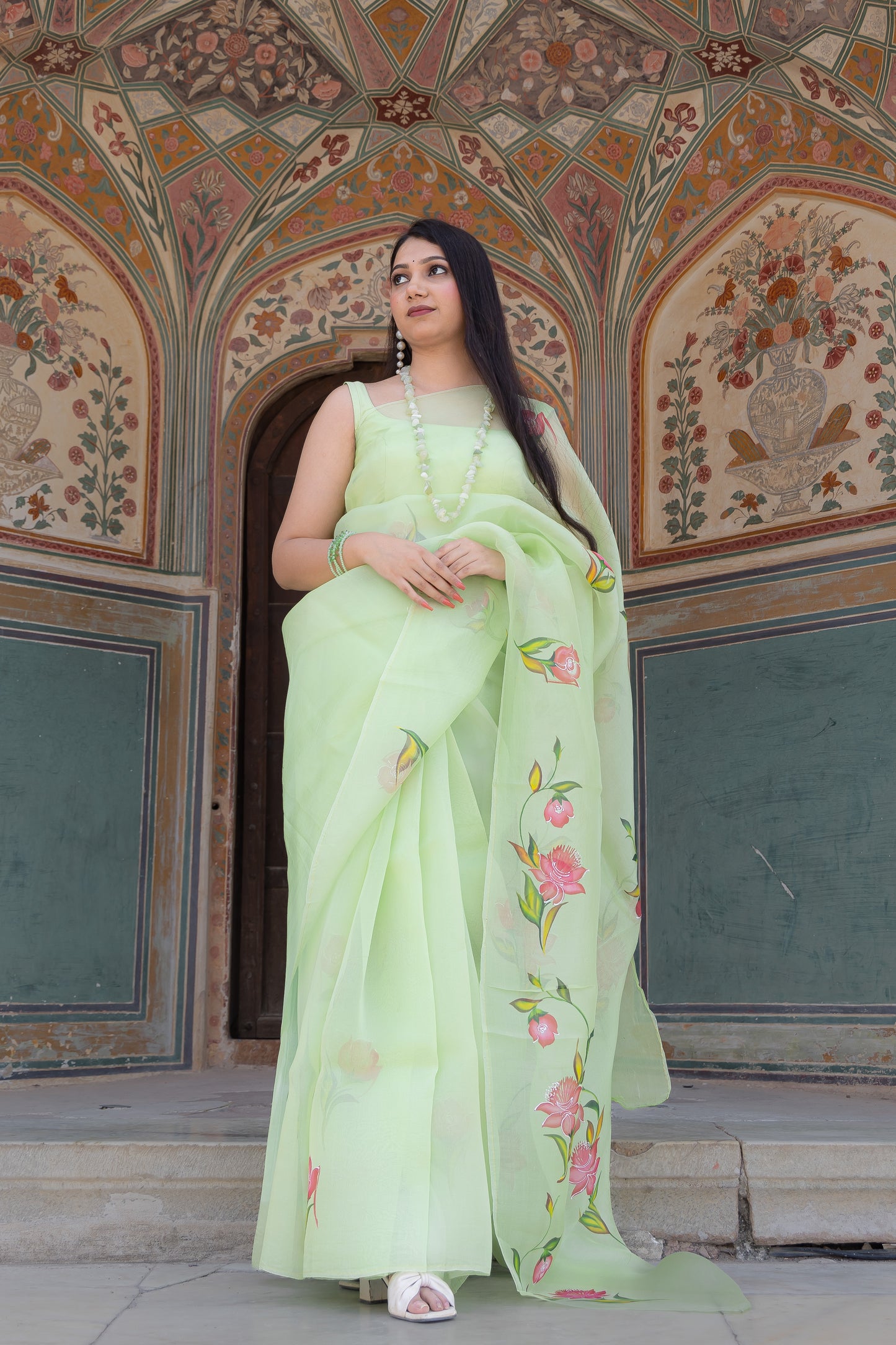 A canvas of silk, adorned with nature’s palette. 🌼