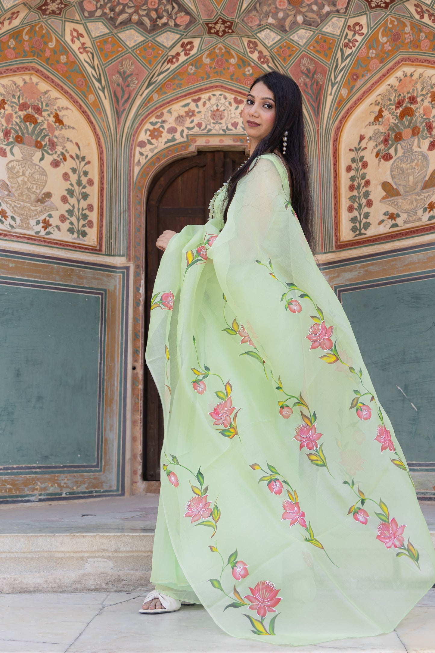 A canvas of silk, adorned with nature’s palette. 🌼