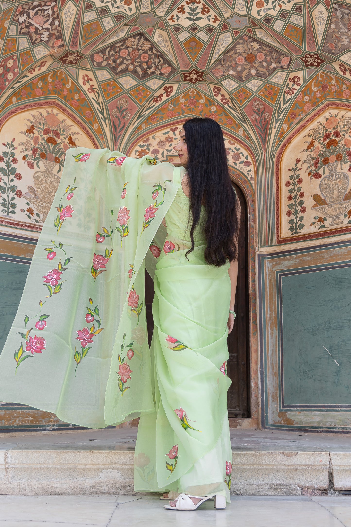 A canvas of silk, adorned with nature’s palette. 🌼