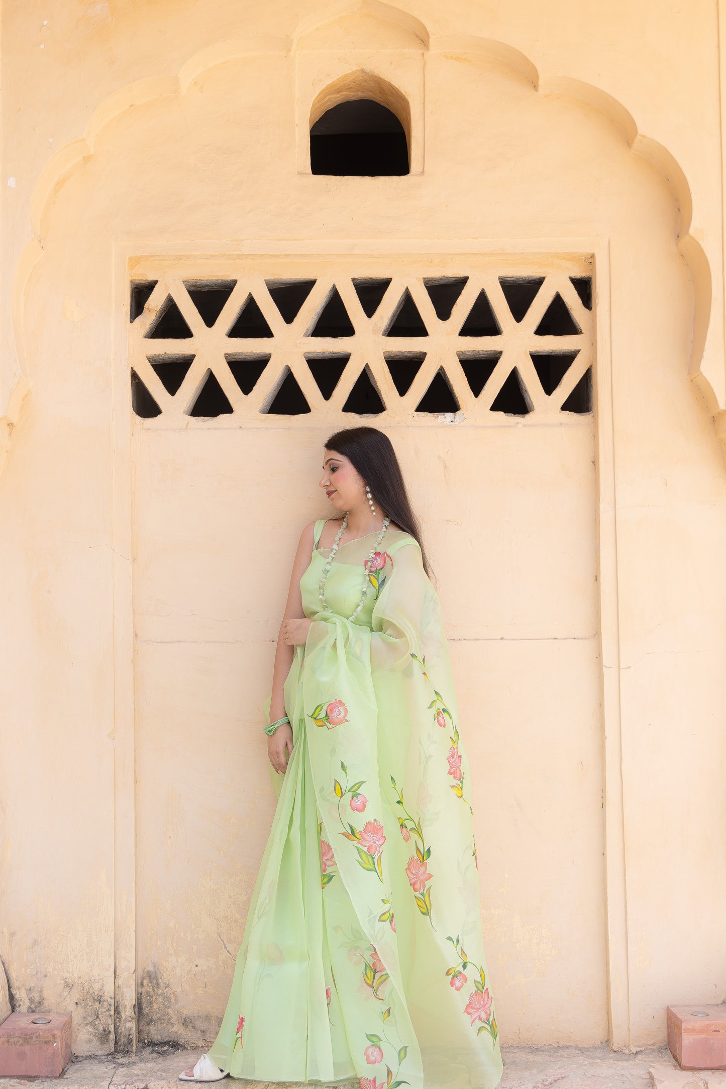 A canvas of silk, adorned with nature’s palette. 🌼