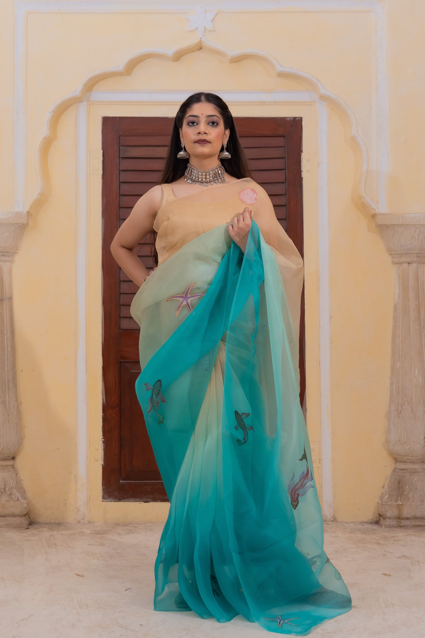 Draped in the beauty of the ocean, essence of the sea and its vibrant life 🐠💙
