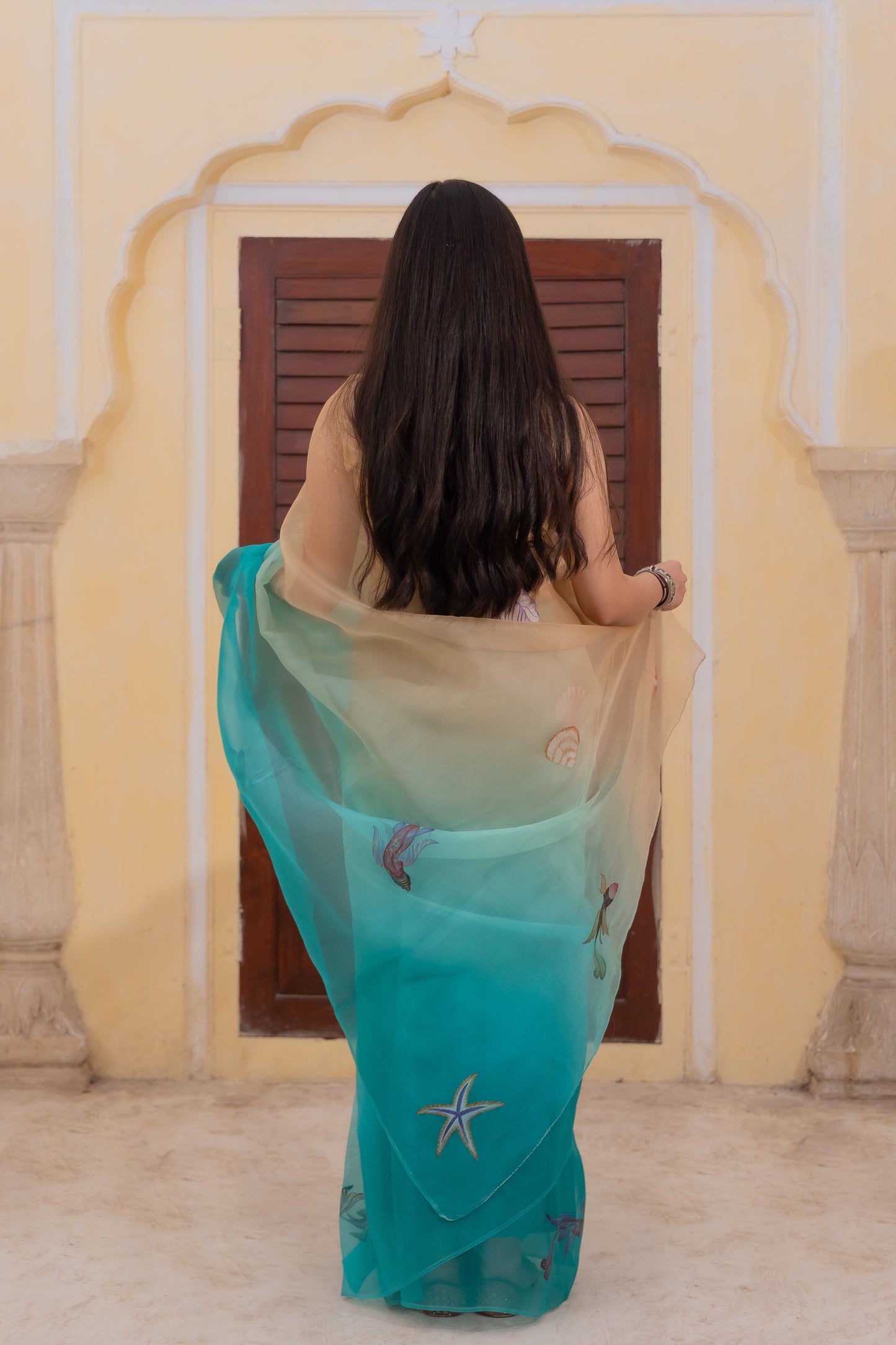 Draped in the beauty of the ocean, essence of the sea and its vibrant life 🐠💙