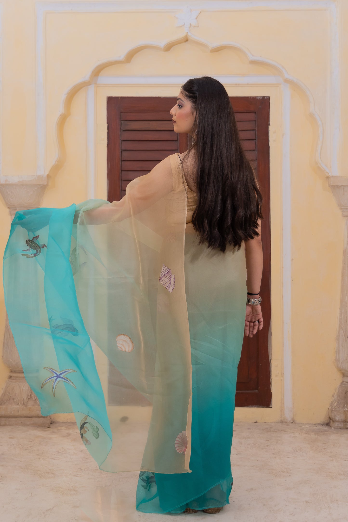 Draped in the beauty of the ocean, essence of the sea and its vibrant life 🐠💙