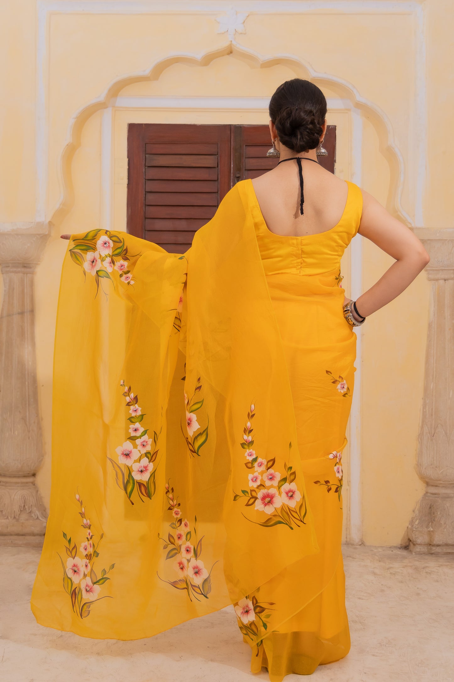 Radiate joy in this mango yellow silk organza saree adorned with vibrant florals 🌼✨ Perfect for brightening any occasion! 💛