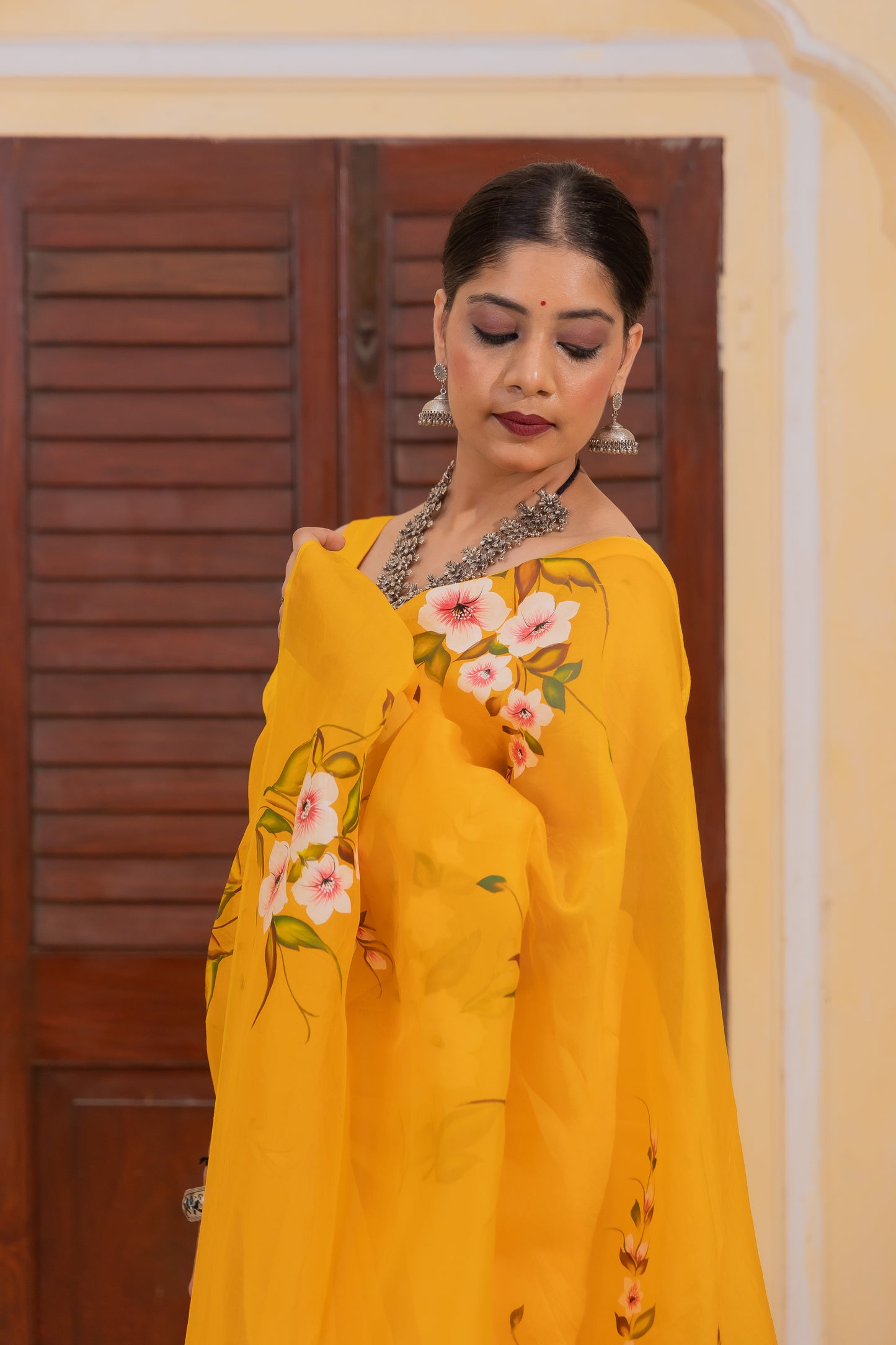 Radiate joy in this mango yellow silk organza saree adorned with vibrant florals 🌼✨ Perfect for brightening any occasion! 💛
