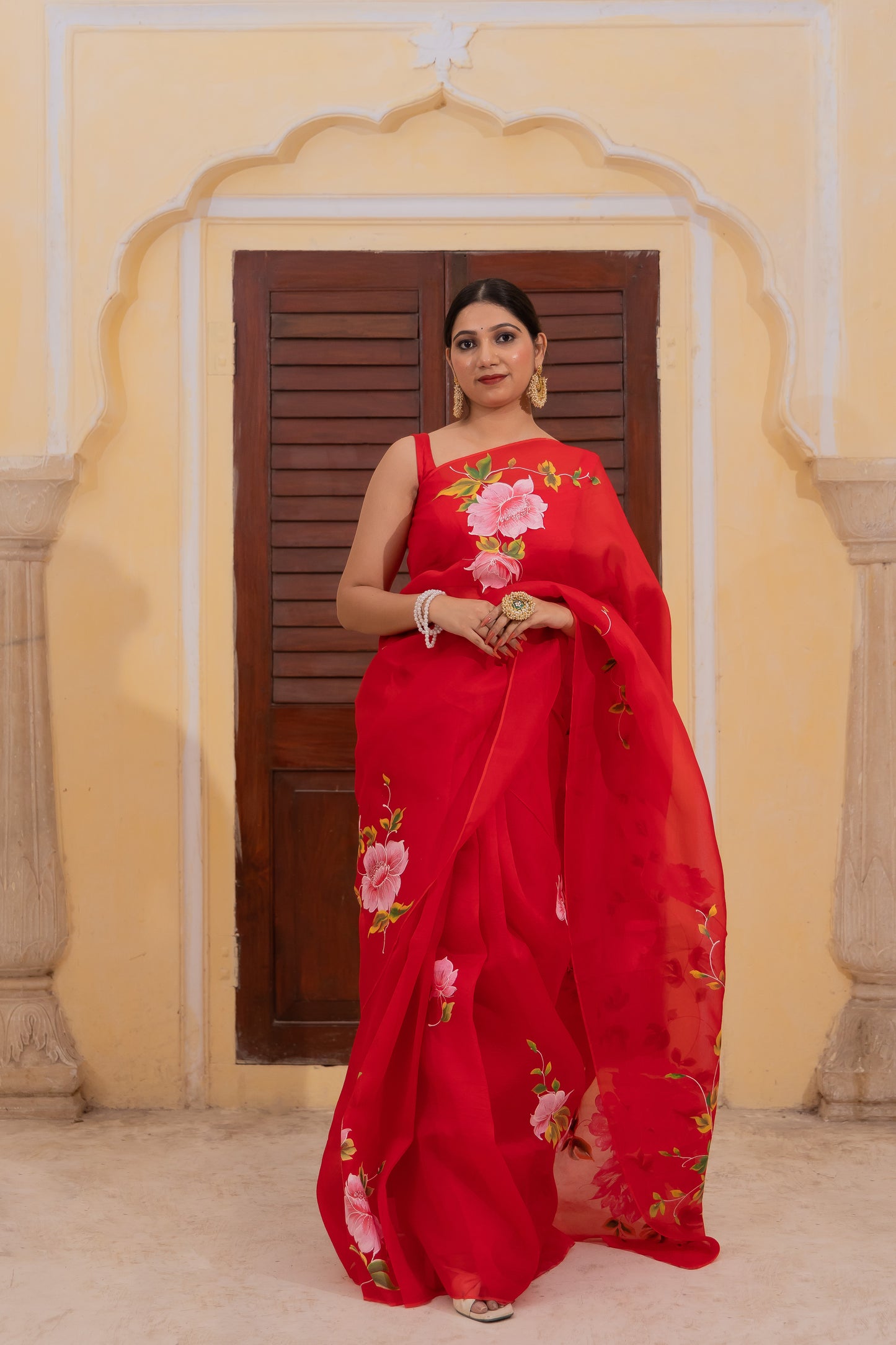 Blooms of elegance on a vibrant canvas 🌹✨ - embrace the garden of tradition! 🌺
