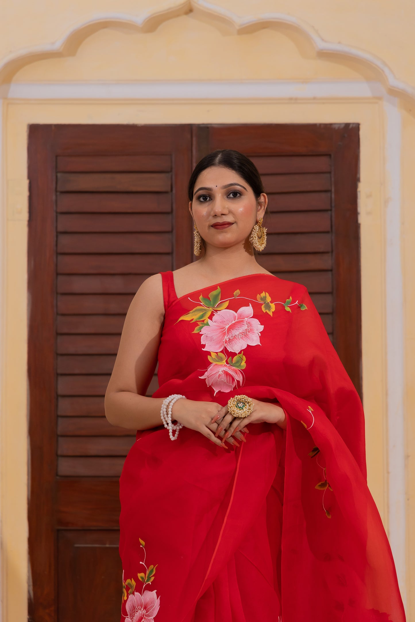 Blooms of elegance on a vibrant canvas 🌹✨ - embrace the garden of tradition! 🌺