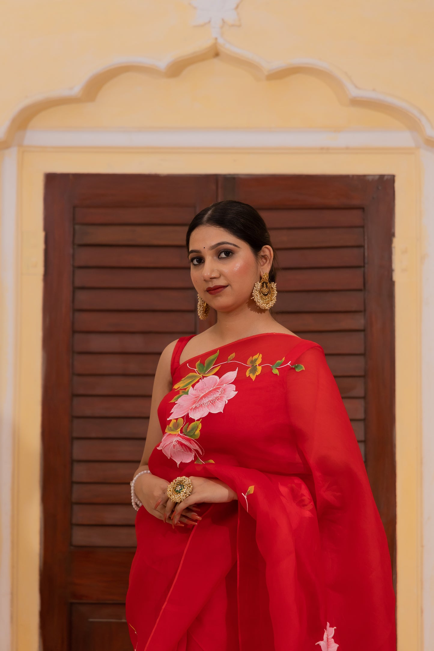 Blooms of elegance on a vibrant canvas 🌹✨ - embrace the garden of tradition! 🌺