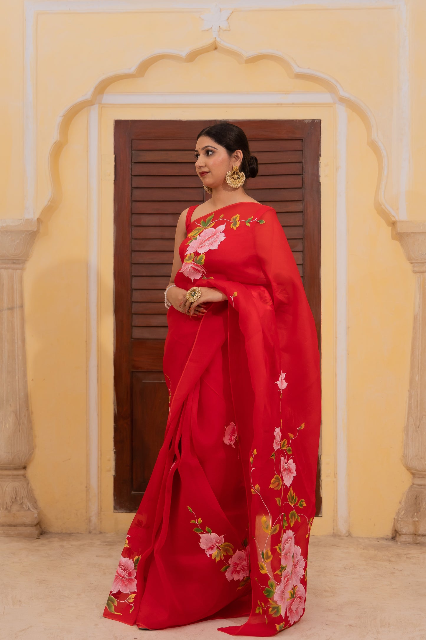 Blooms of elegance on a vibrant canvas 🌹✨ - embrace the garden of tradition! 🌺