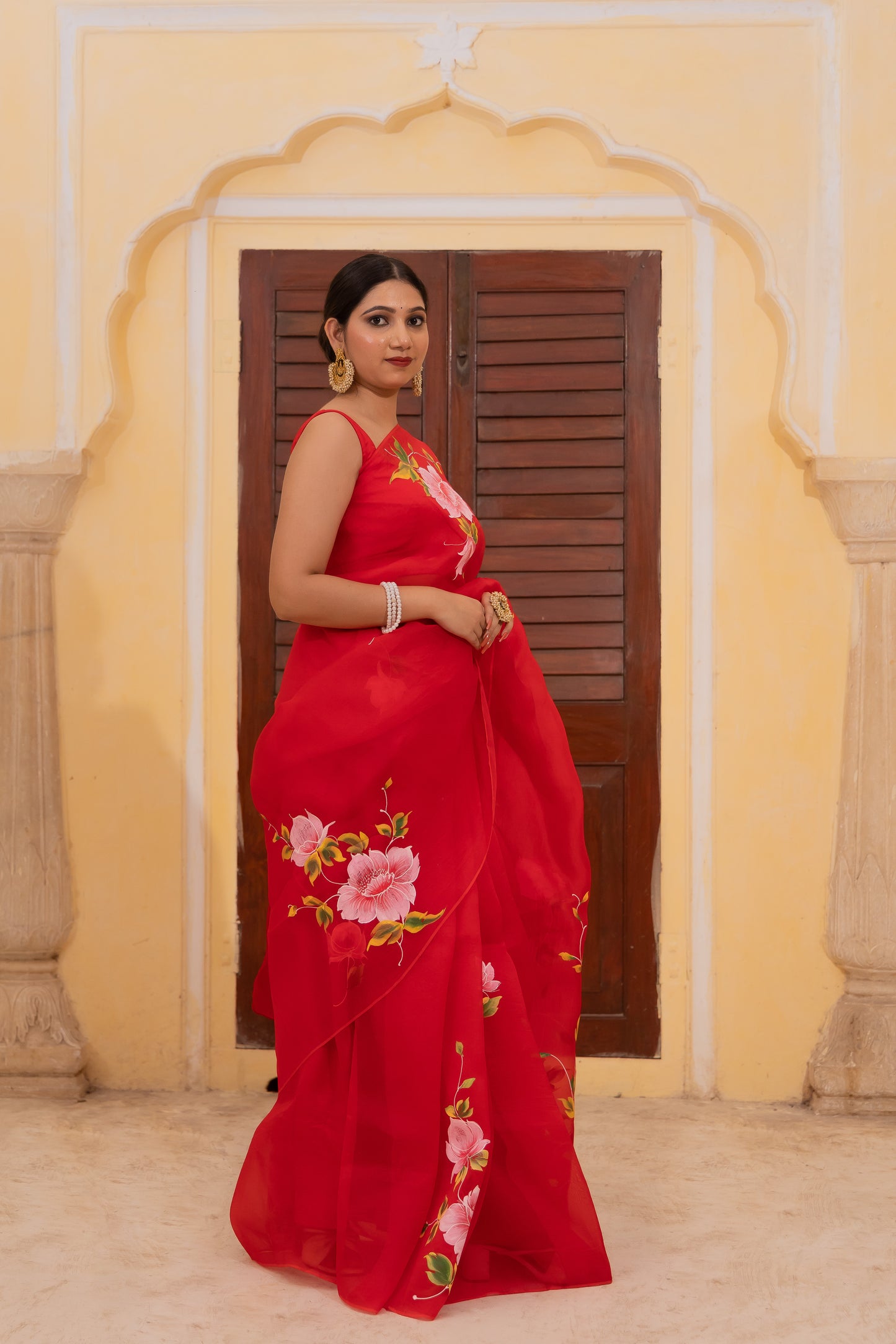 Blooms of elegance on a vibrant canvas 🌹✨ - embrace the garden of tradition! 🌺