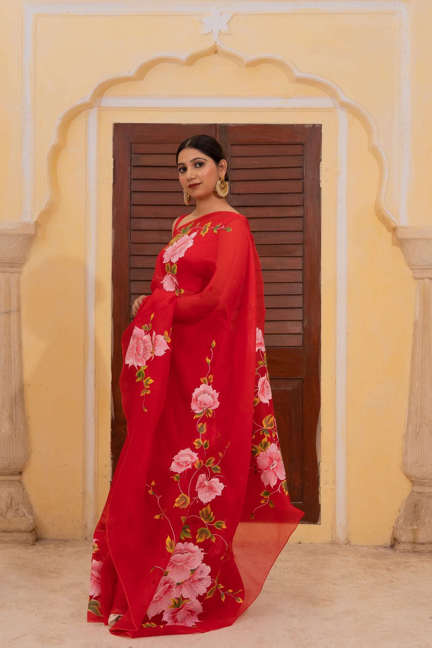 Blooms of elegance on a vibrant canvas 🌹✨ - embrace the garden of tradition! 🌺
