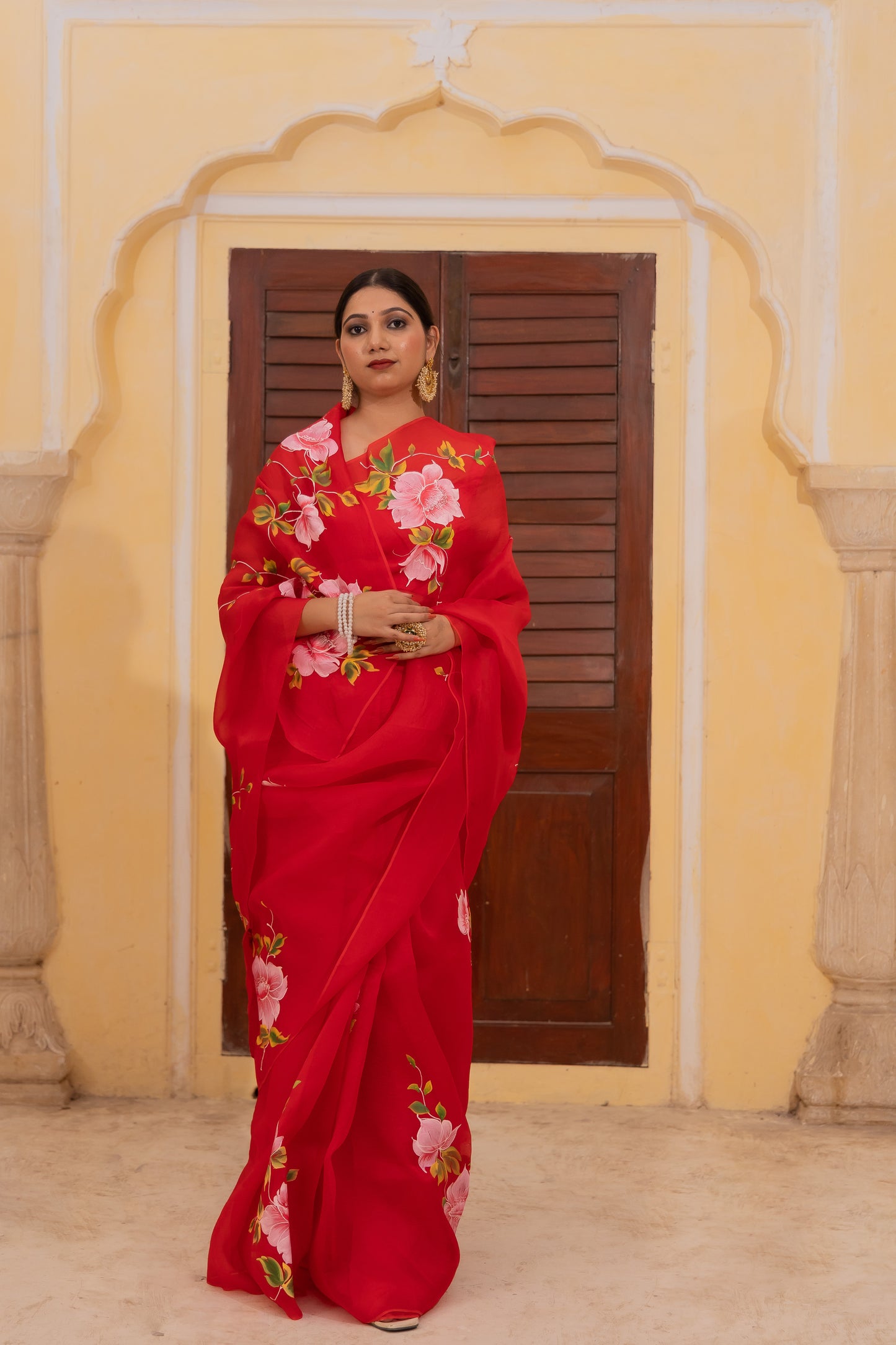 Blooms of elegance on a vibrant canvas 🌹✨ - embrace the garden of tradition! 🌺