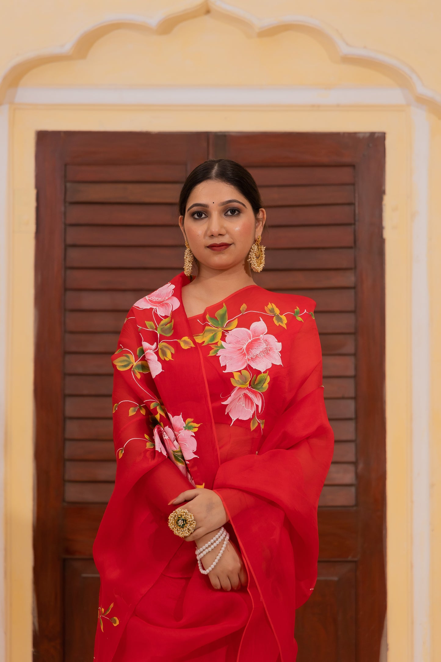 Blooms of elegance on a vibrant canvas 🌹✨ - embrace the garden of tradition! 🌺