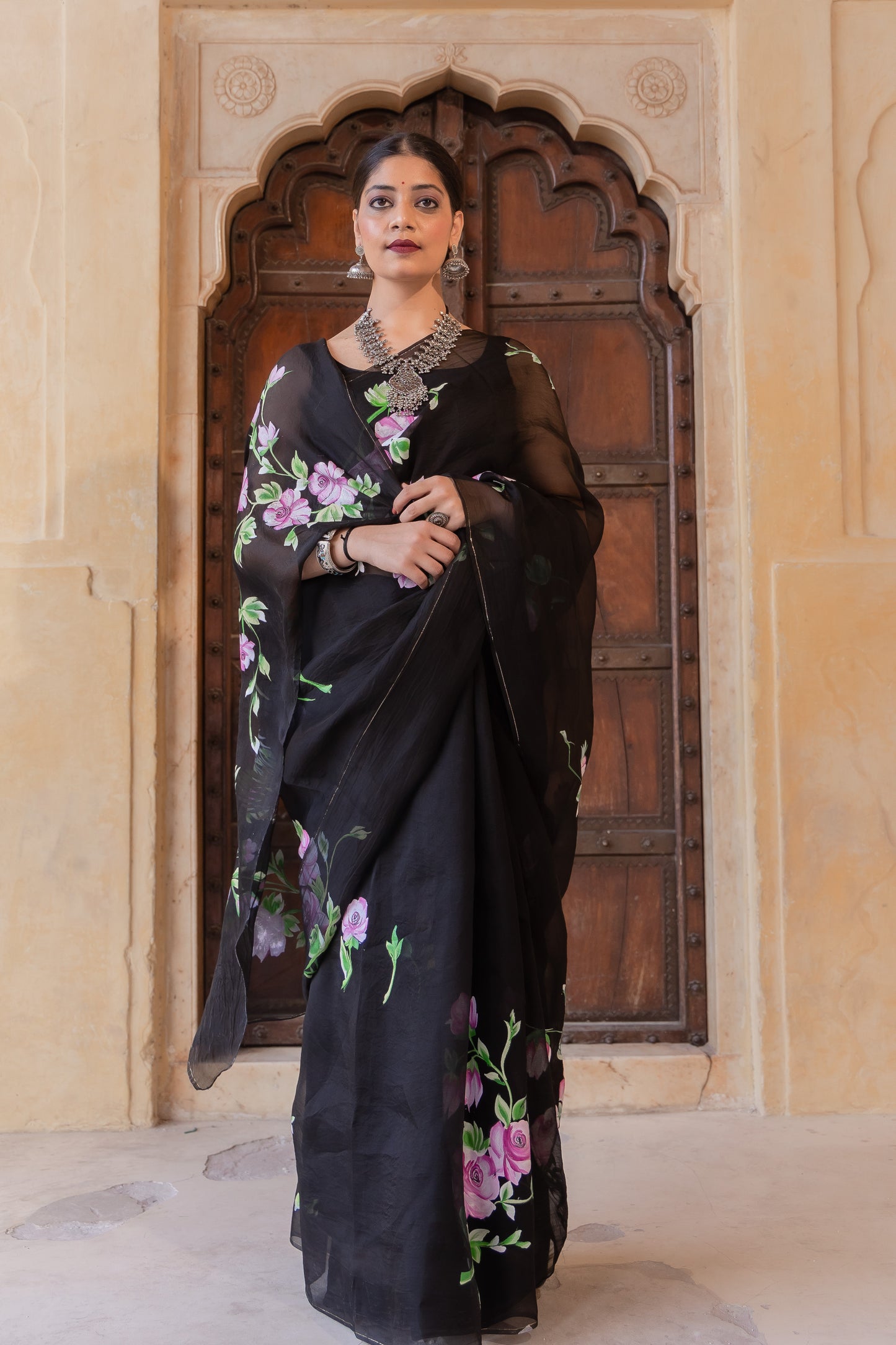 Bold and beautiful in blooms and black. 🌸🖤