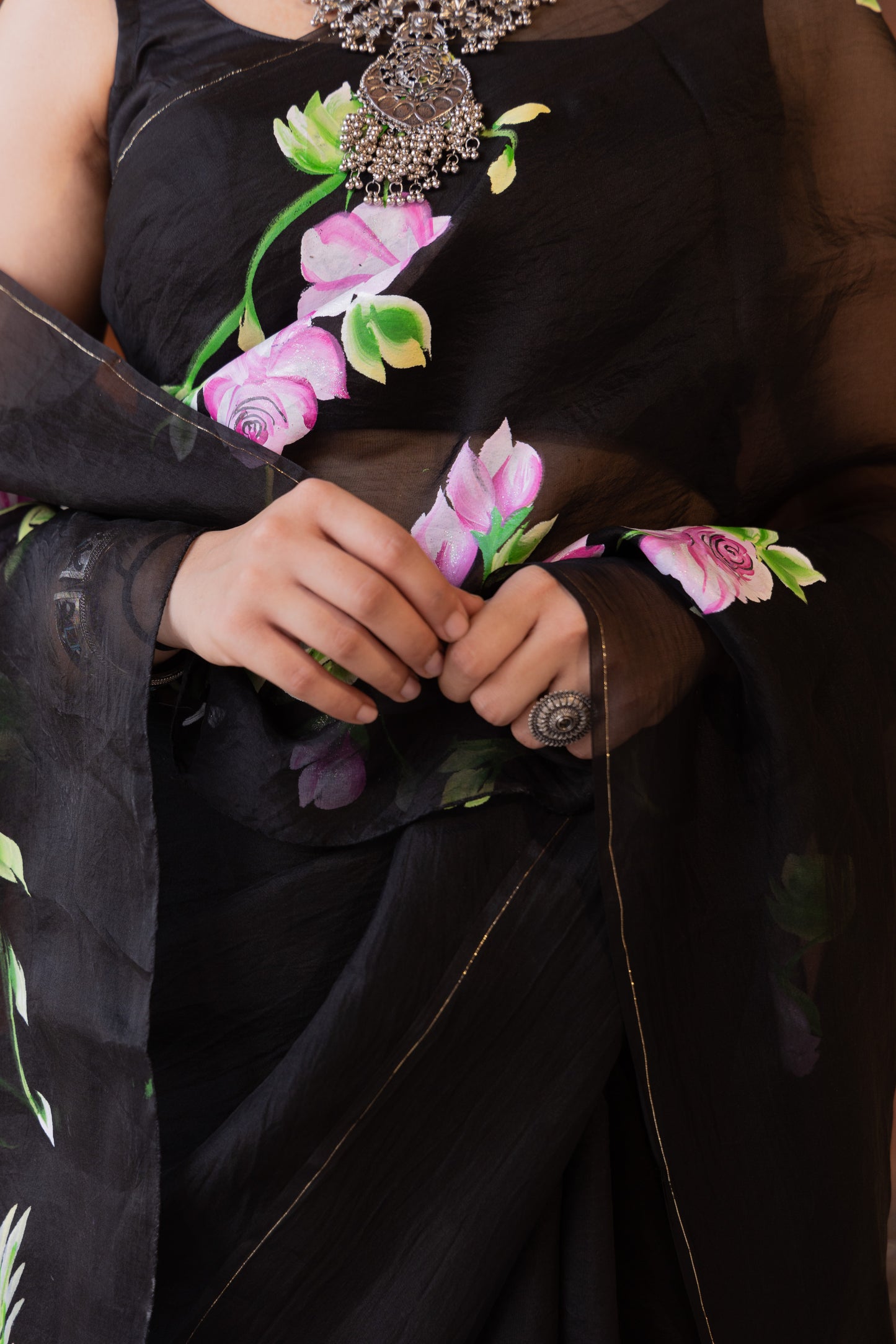 Bold and beautiful in blooms and black. 🌸🖤