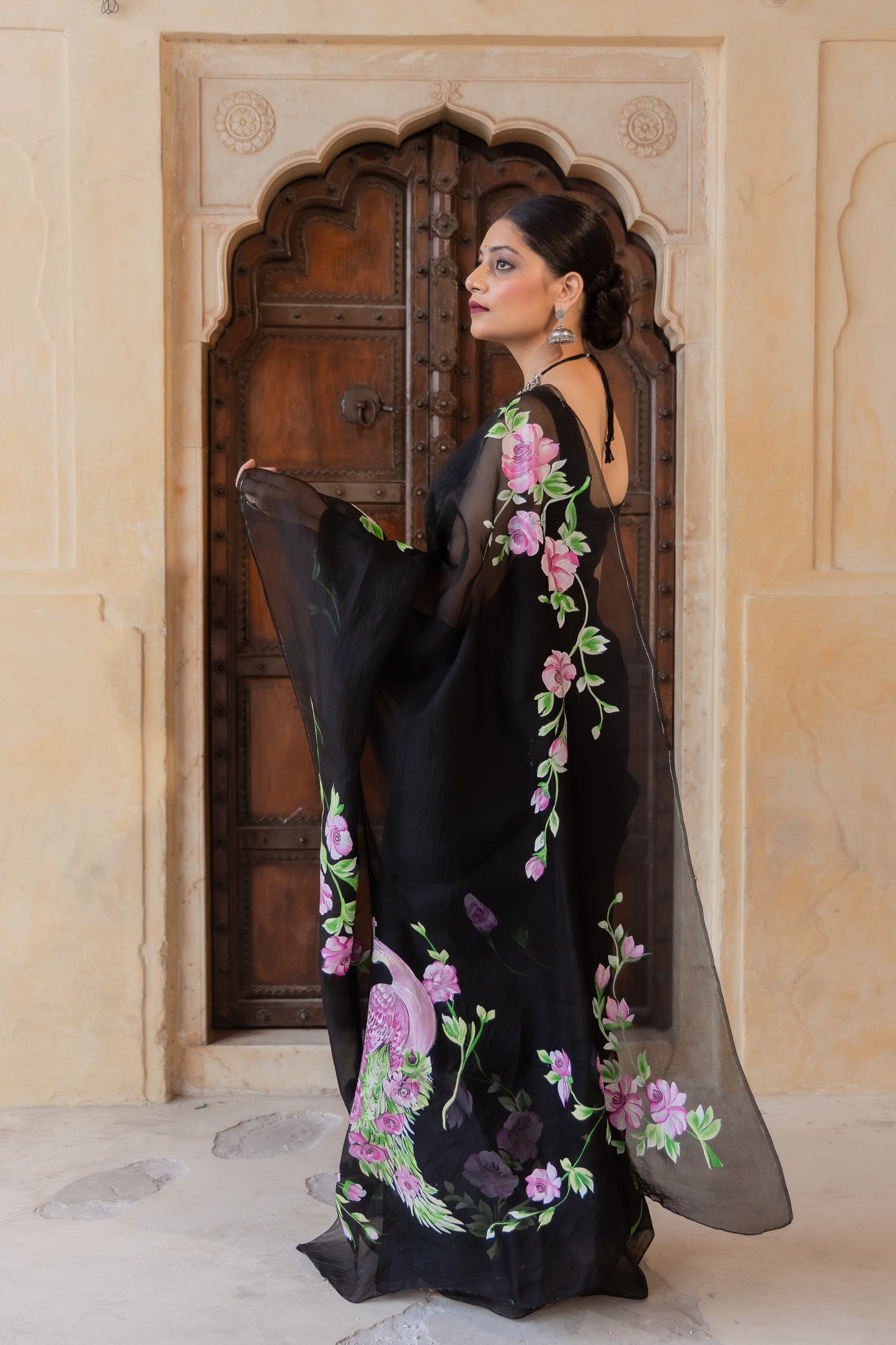 Bold and beautiful in blooms and black. 🌸🖤