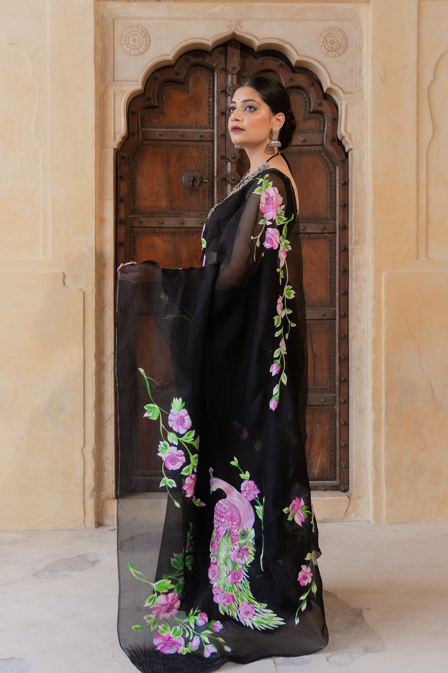 Bold and beautiful in blooms and black. 🌸🖤