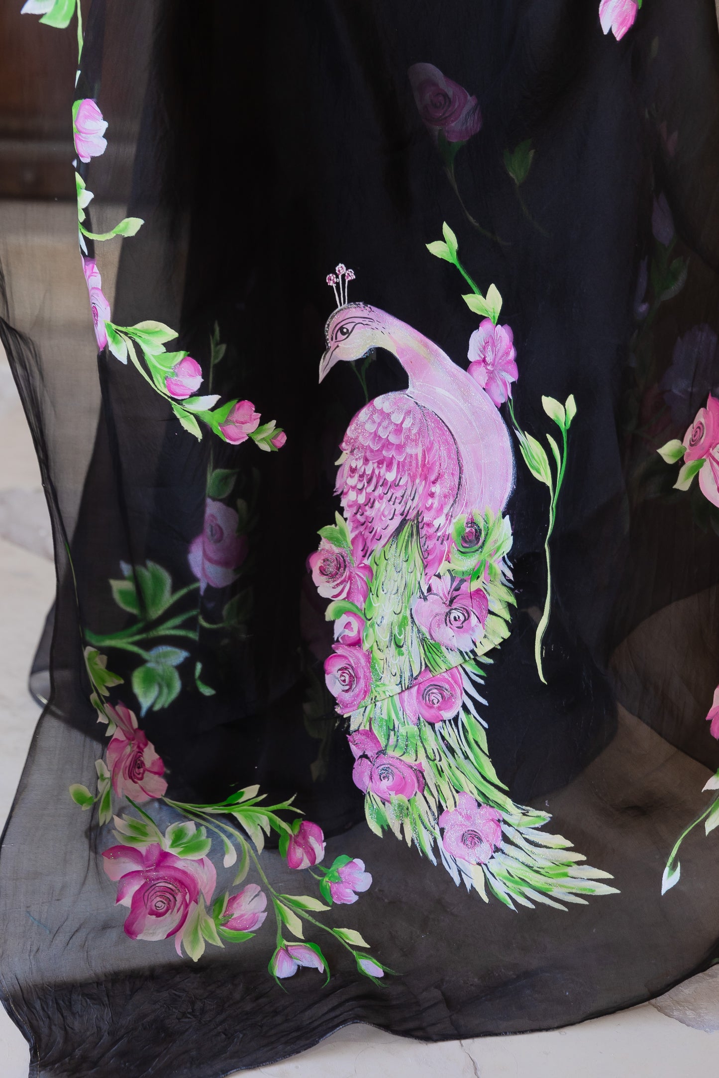 Bold and beautiful in blooms and black. 🌸🖤